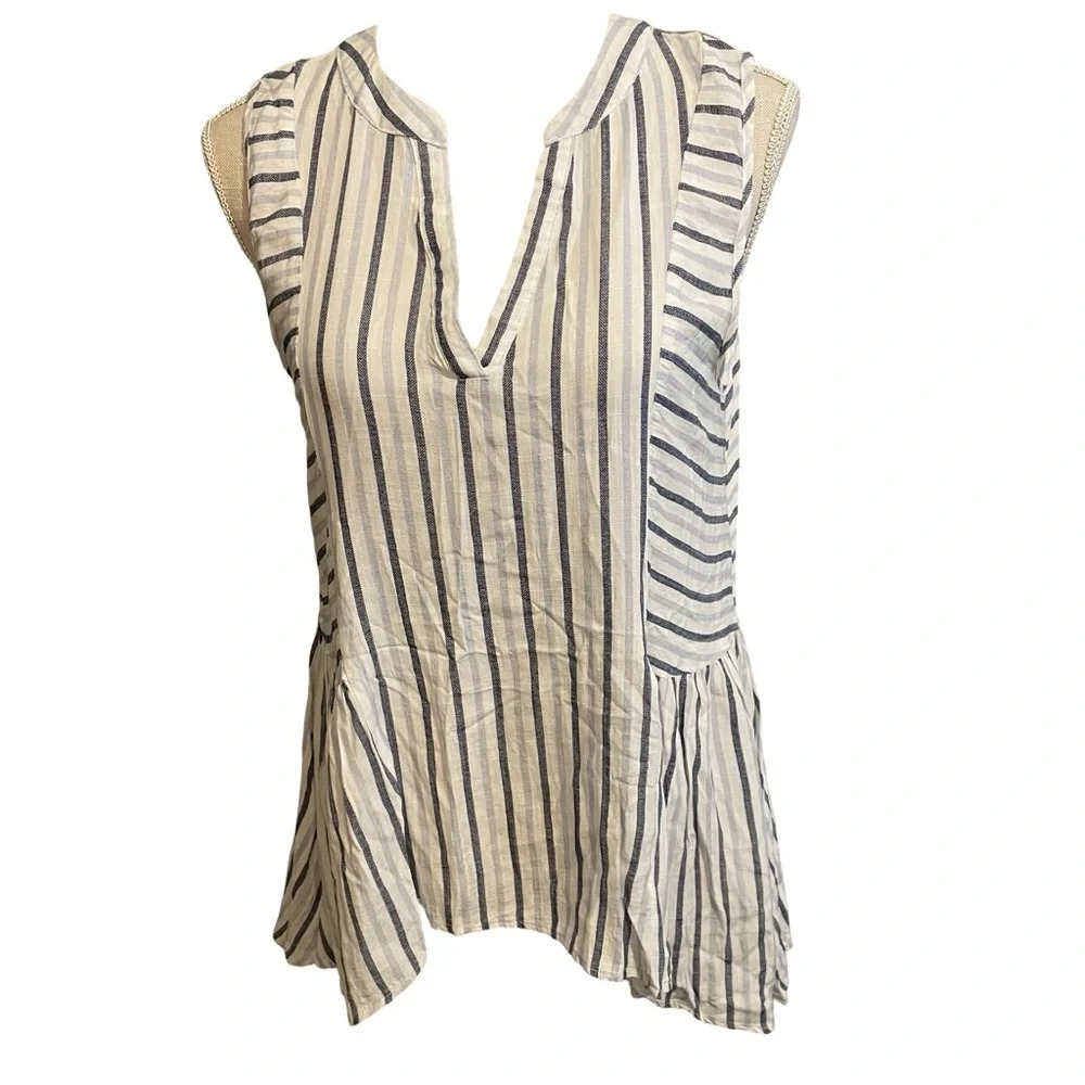 She & Sky Sleeveless Blouse - Picture 3 of 6